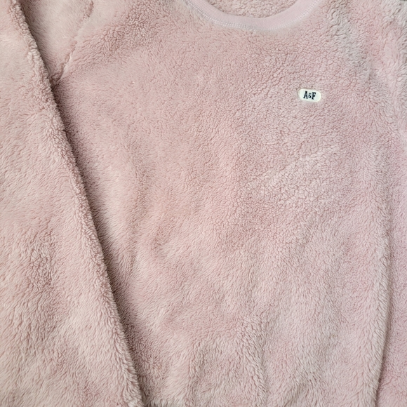 Abercrombie and Fitch sherpa crew neck Sweatshirt 🐻❄️ - Picture 2 of 4